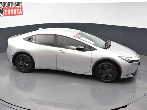 Used 2025 Toyota Prius LE image 20