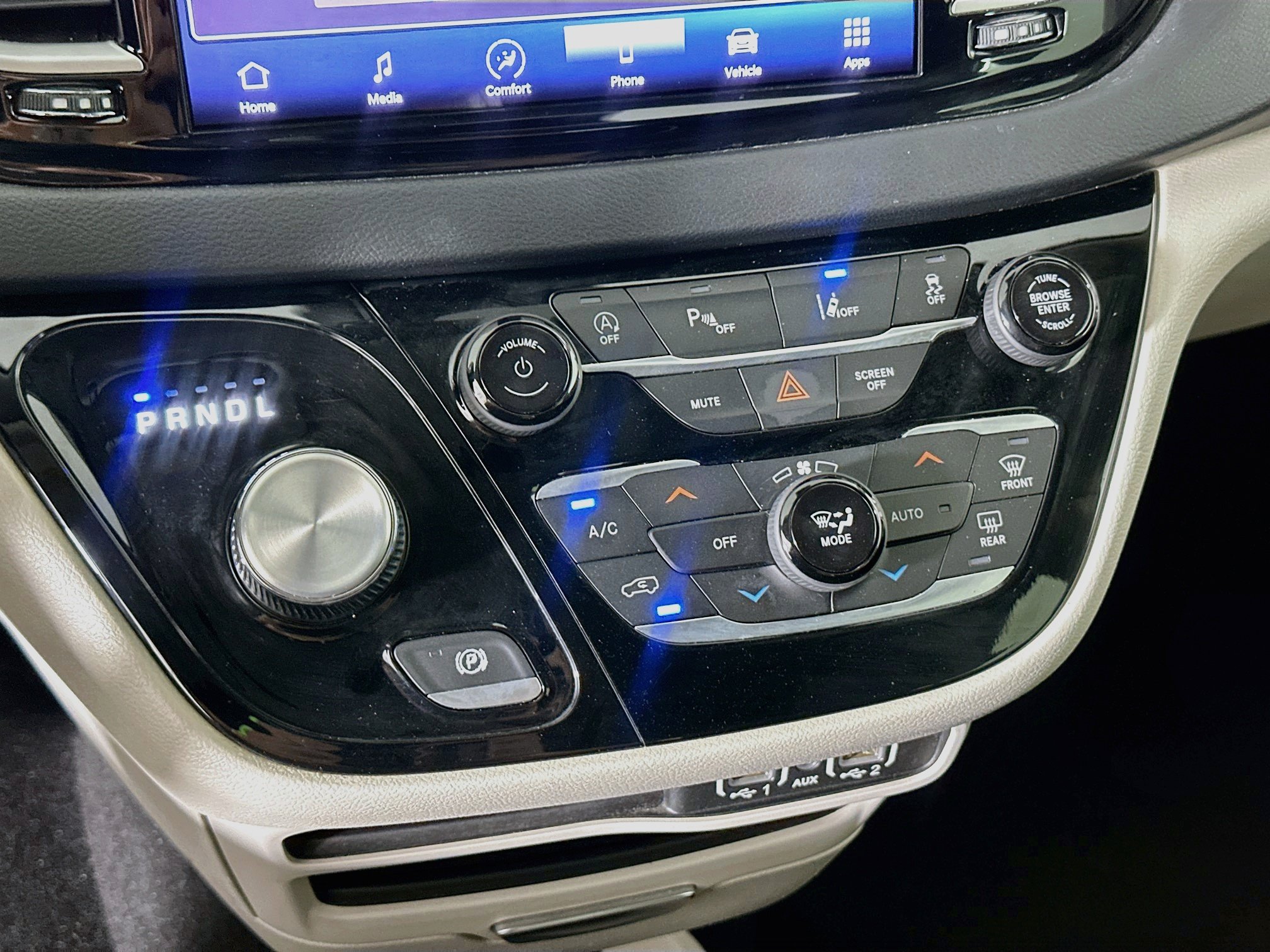 Used 2023 Chrysler Pacifica Touring-L FWD image 23