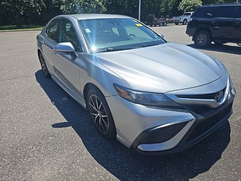 Used 2024 Toyota Camry SE FWD image 3