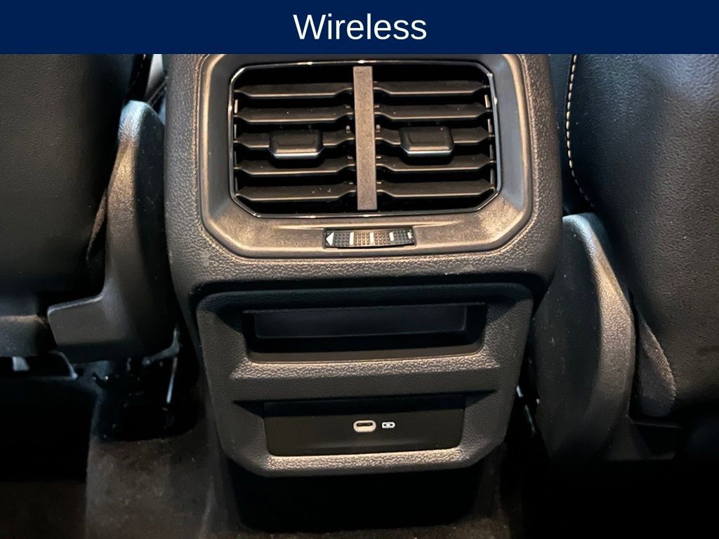 Used 2023 Volkswagen Taos SE AWD/4WD image 9