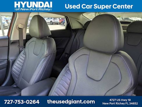 Certified 2022 Hyundai Elantra Limited FWD image 7