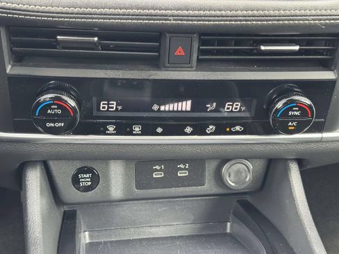 Used 2024 Nissan Rogue SV FWD image 5