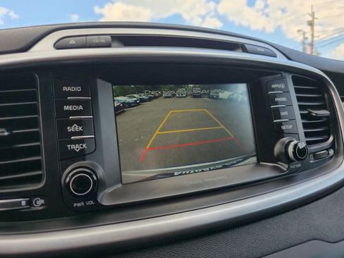 Used 2017 Kia Sorento FWD w/ LX Convenience Package image 25