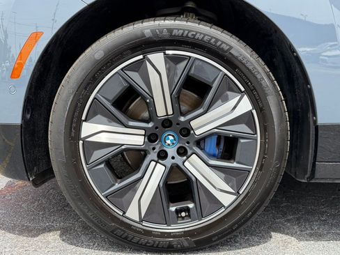 Used 2023 BMW iX xDrive50 w/ Sport Package AWD/4WD image 5