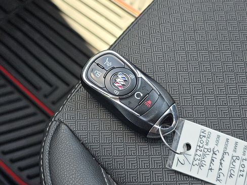 Used 2022 Buick Encore GX Select w/ Sport Touring Package FWD image 33