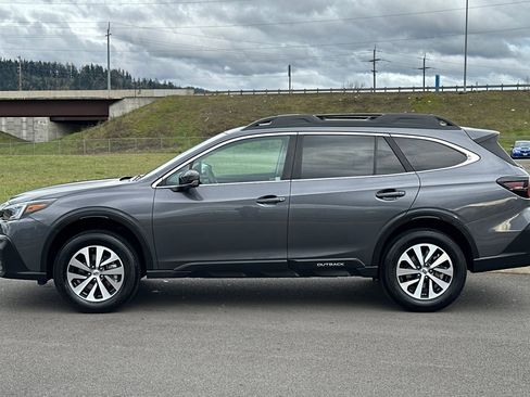 Used 2022 Subaru Outback Premium image 6