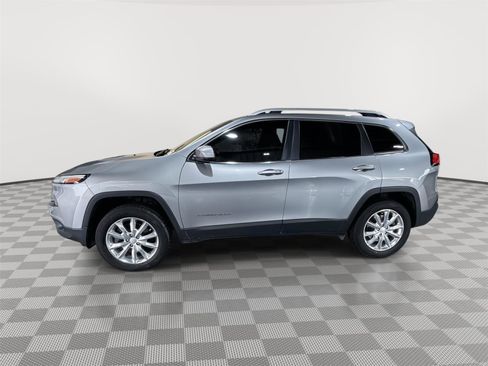 Used 2017 Jeep Cherokee Limited AWD/4WD image 2