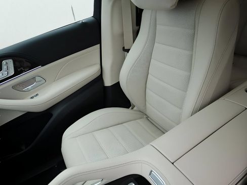 Certified 2026 Mercedes-Benz GLS 450 4MATIC image 36