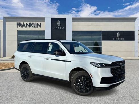 New 2026 Lincoln Navigator Reserve w/ Jet Appearance Package AWD/4WD image 1
