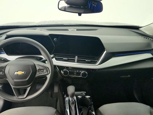Used 2025 Chevrolet Trax LT FWD image 20