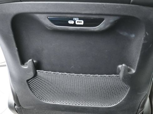 Used 2023 Chrysler Pacifica Touring-L FWD image 28