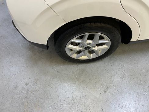 Used 2025 Kia Soul FWD image 13