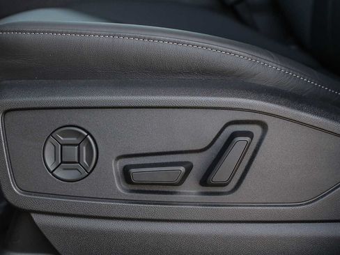 Used 2025 Audi Q5 Premium w/ Convenience Package AWD/4WD image 21