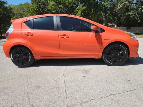 Used 2014 Toyota Prius C Two FWD image 9