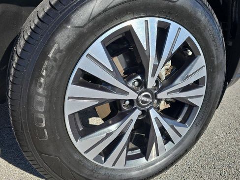 Used 2023 Nissan Rogue SV image 10