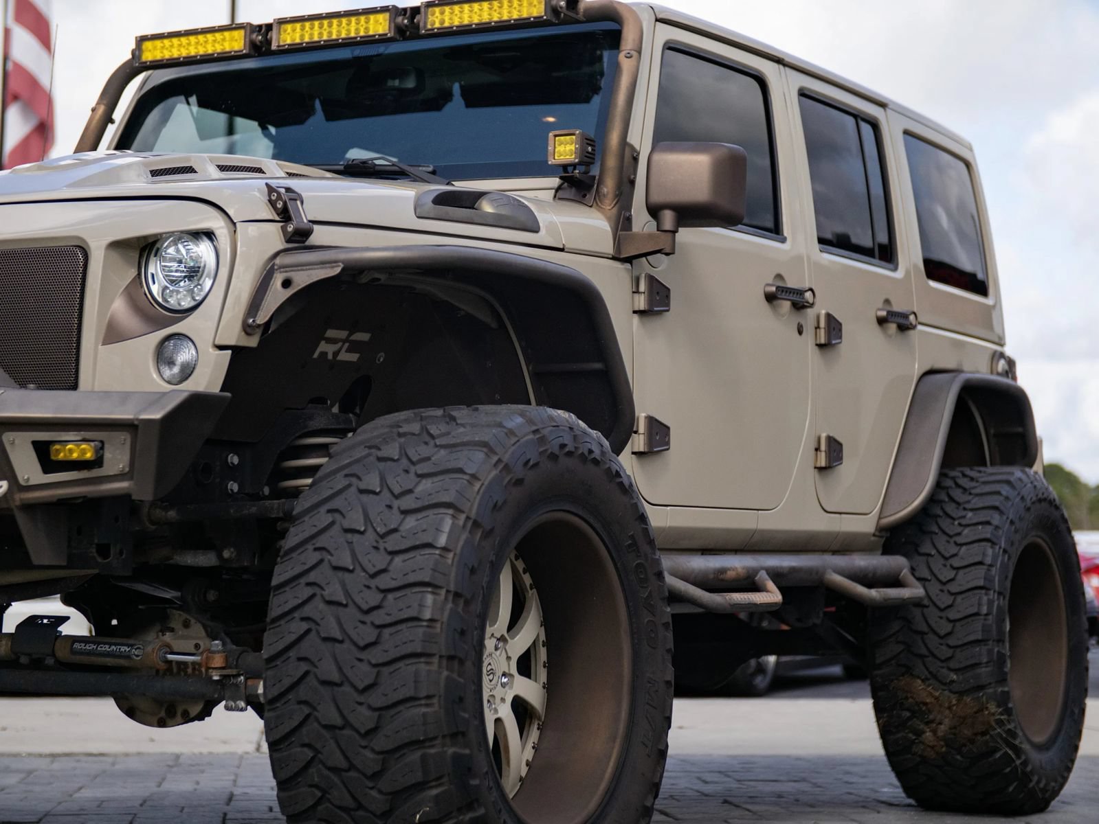 Used 2017 Jeep Wrangler Unlimited Sahara AWD/4WD image 8