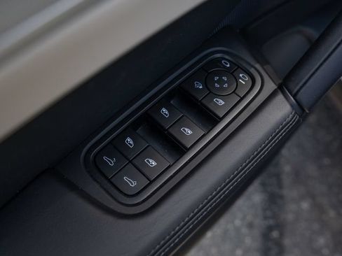 Used 2025 Porsche Cayenne Coupe AWD/4WD image 16
