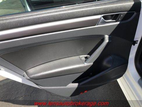 Used 2017 Volkswagen Passat 1.8T R-Line image 16