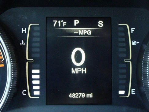 Used 2017 Jeep Cherokee Sport FWD image 13