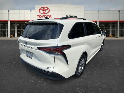 Certified 2021 Toyota Sienna XLE FWD image 5