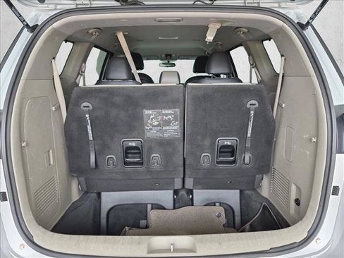 Used 2017 Kia Sedona LX w/ LX Essentials Premium Package FWD image 6