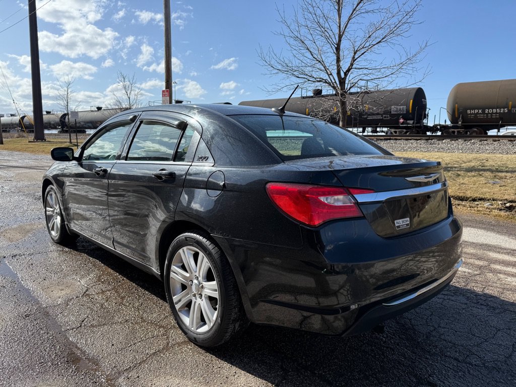 Used 2013 Chrysler 200 LX FWD image 5