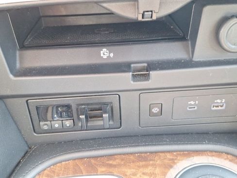 Used 2023 Nissan Armada SL image 46