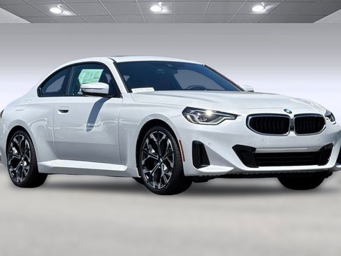 Used 2025 BMW 230i Coupe w/ Premium Package image 6