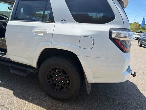 Used 2021 Toyota 4Runner SR5 Premium w/ Moonroof Package image 7