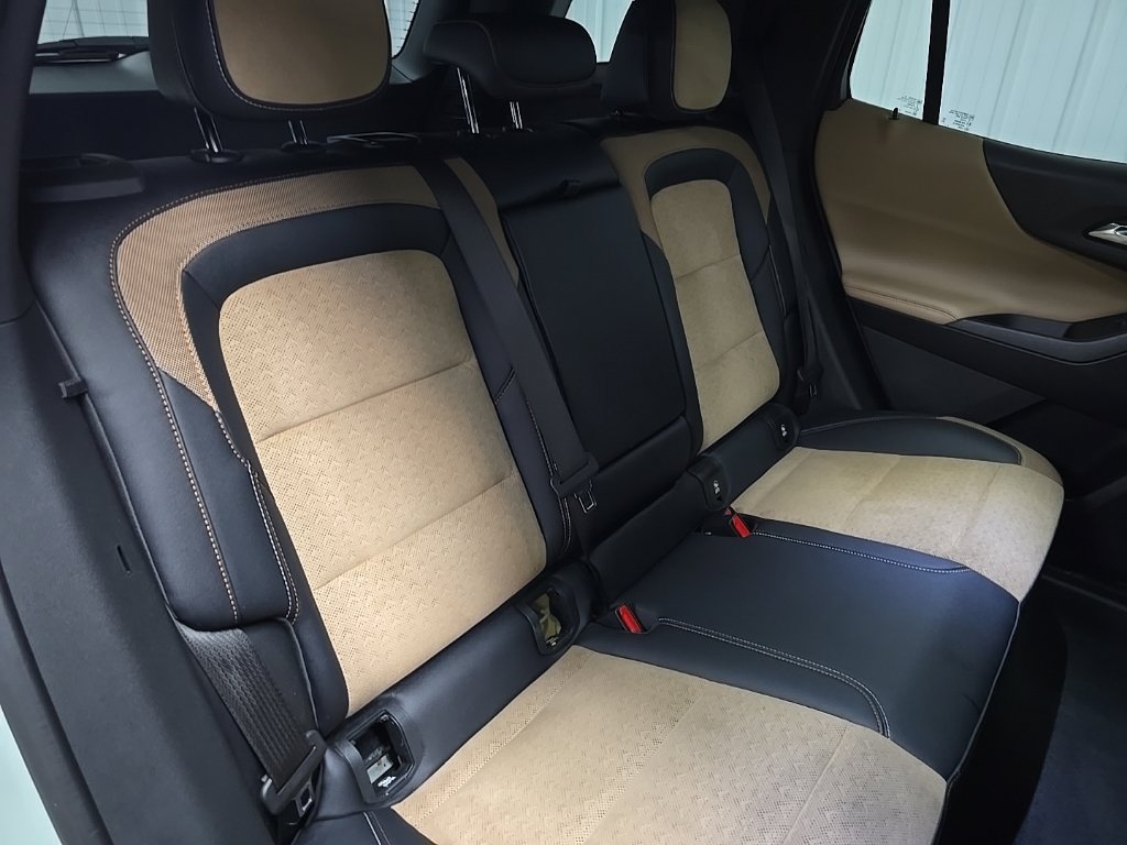 Used 2025 Chevrolet Equinox ACTIV w/ Safety and Technology Package AWD/4WD image 17