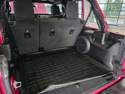 Used 2022 Jeep Wrangler Unlimited Sahara image 14