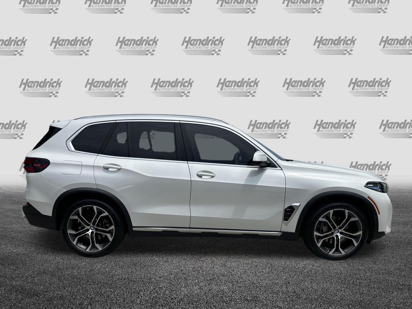 Certified 2024 BMW X5 xDrive40i w/ Premium Package AWD/4WD image 11
