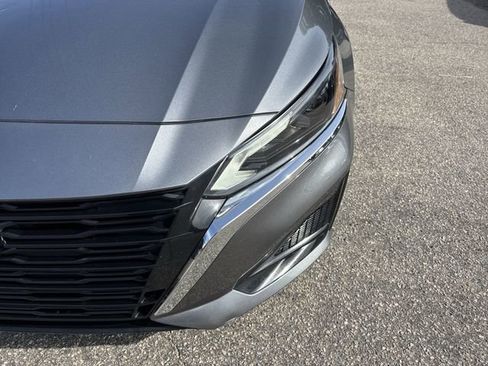 Used 2024 Nissan Altima 2.5 SV FWD image 11