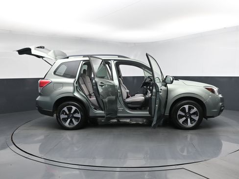 Used 2018 Subaru Forester 2.5i Premium w/ All-Weather Package AWD/4WD image 27