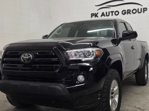 Used 2018 Toyota Tacoma SR5 image 2