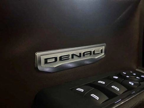 Used 2022 GMC Sierra 1500 Denali w/ Denali Reserve Package AWD/4WD image 23