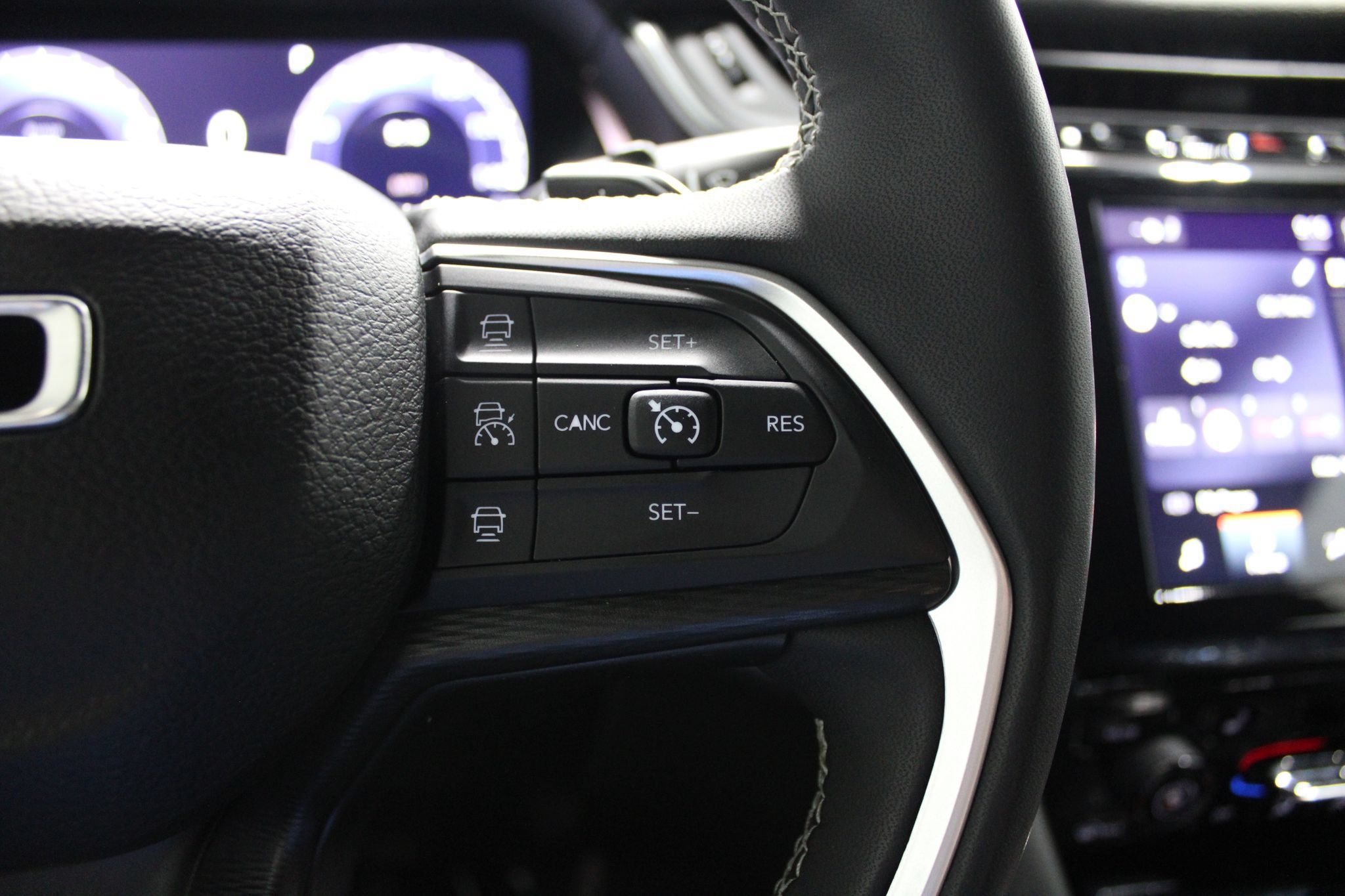 Used 2023 Jeep Grand Cherokee L Laredo AWD/4WD image 42