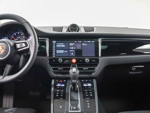 Certified 2026 Porsche Macan AWD/4WD image 21