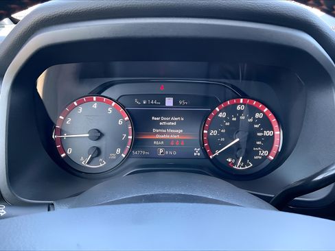 Used 2024 Nissan Titan PRO-4X w/ Pro-4x Convenience Package AWD/4WD image 12
