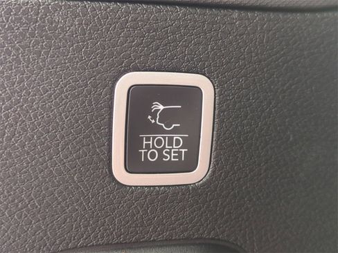 Used 2022 Jeep Wagoneer Series III w/ Premium Group I image 15