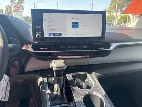 Certified 2026 Toyota Sienna XLE FWD image 21