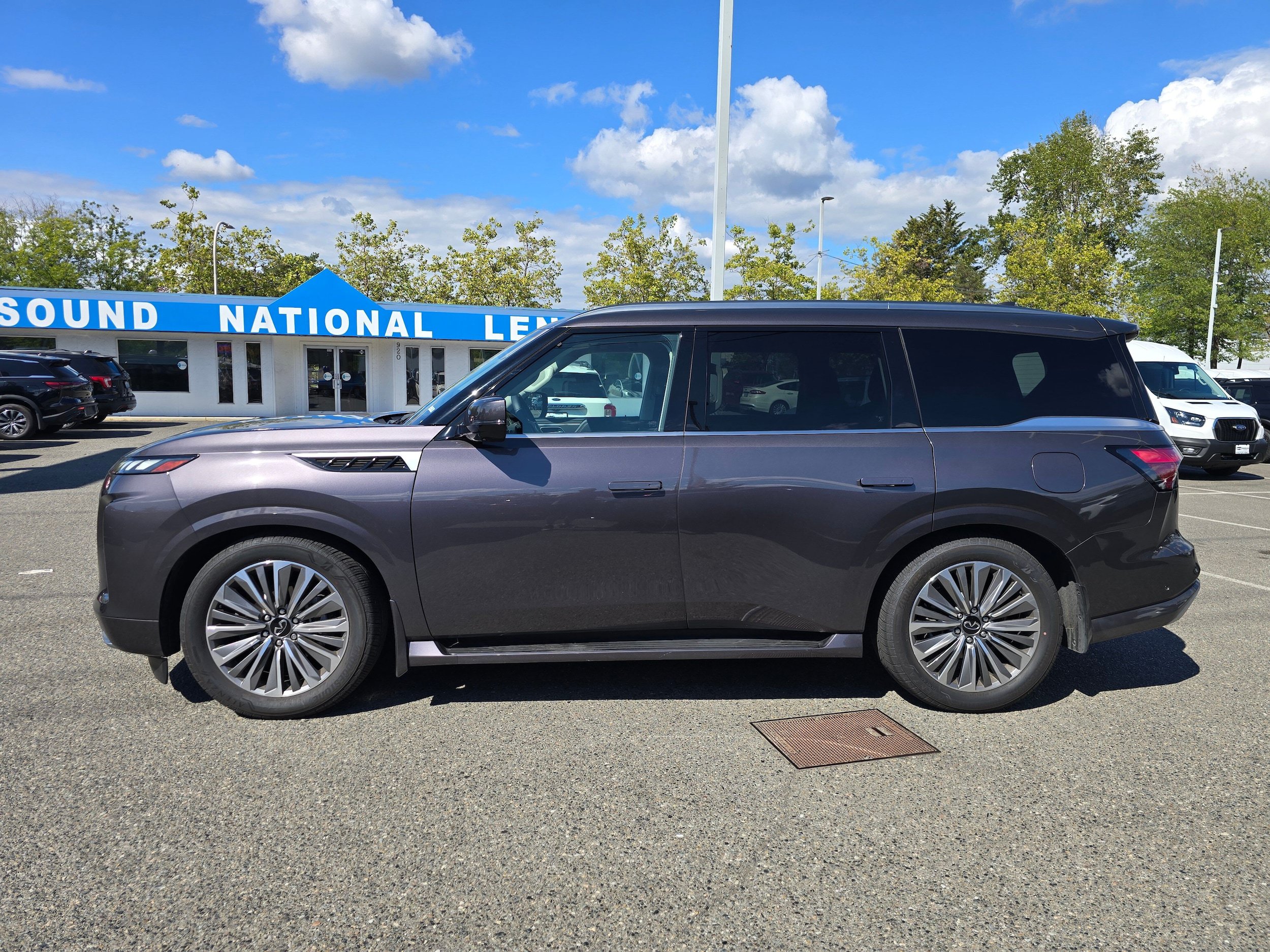 Used 2025 INFINITI QX80 Luxe AWD/4WD image 2