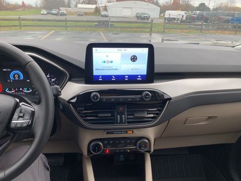 Certified 2022 Ford Escape SE w/ Convenience Package image 9