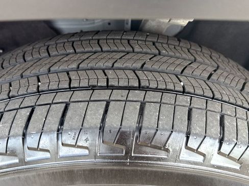 Used 2025 Jeep Grand Cherokee L Limited image 12