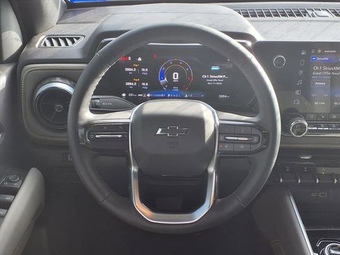 Used 2025 Chevrolet Colorado ZR2 image 14