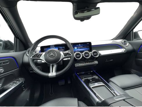 Used 2025 Mercedes-Benz GLB 250 4MATIC image 31