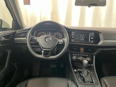 Certified 2020 Volkswagen Jetta SE image 20