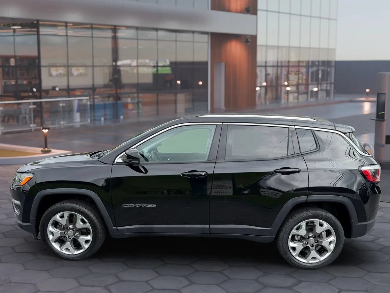 Used 2020 Jeep Compass Limited AWD/4WD image 8