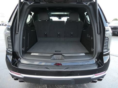 Certified 2025 Chevrolet Suburban High Country AWD/4WD image 17