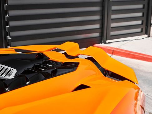 Used 2024 Lamborghini Revuelto AWD/4WD image 12